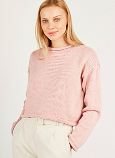 Cropped sweater with rolled edges