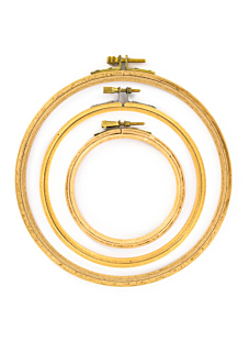 Pack of 3 wooden embroidery hoops, 13, 18, and 25 cm